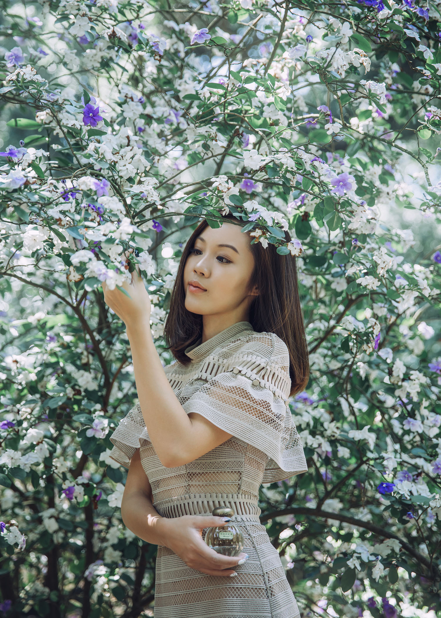 Street style fashion blogger influencer Jenny Tsang of Tsangtastic wearing SELF PORTRAIT Midi Dress, TOCCA Florence Fragrance and ROGER VIVIER Espadrilles, in Los Angeles, California.