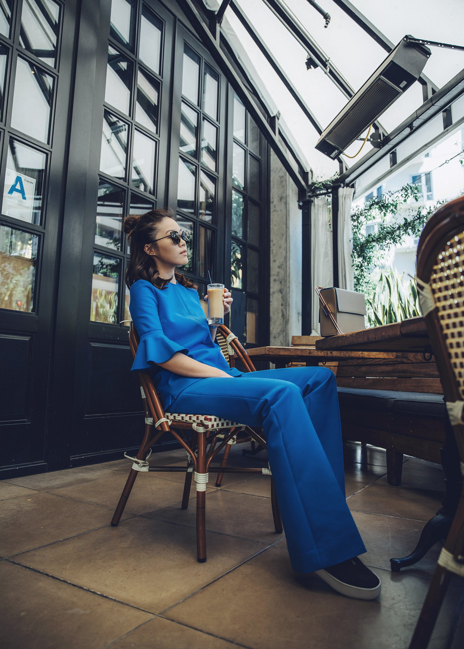 Monochrome Trend, Street style fashion blogger influencer Jenny Tsang of Tsangtastic wearing VICTORIA VICTORIA BECKHAM Victoria Pant, VICTORIA VICTORIA BECKHAM Trumpet Sleeve Top, LAUTEM I Got Rhythm Bag, VINCE Platform Sneaker, in Los Angeles, California.